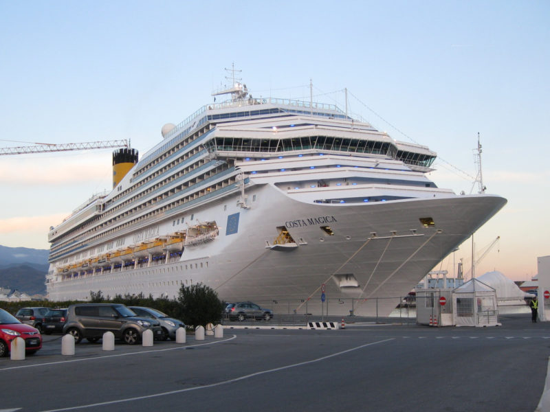 transfer taxi ncc shuttle cab service luxury travel porti Seehäfen naval ports